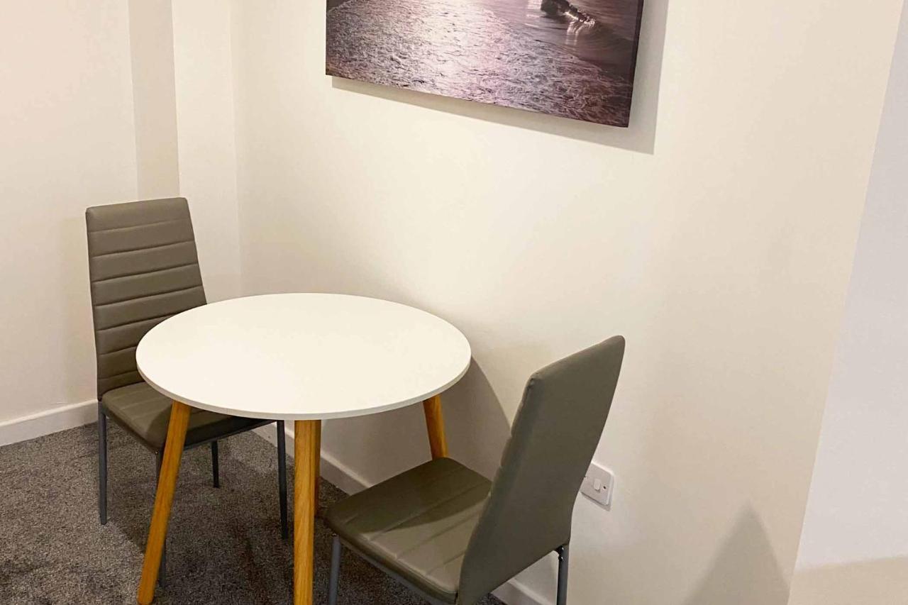 Sutton Contractor Accommodation - Warrington, St Helens Clock Face Exterior photo