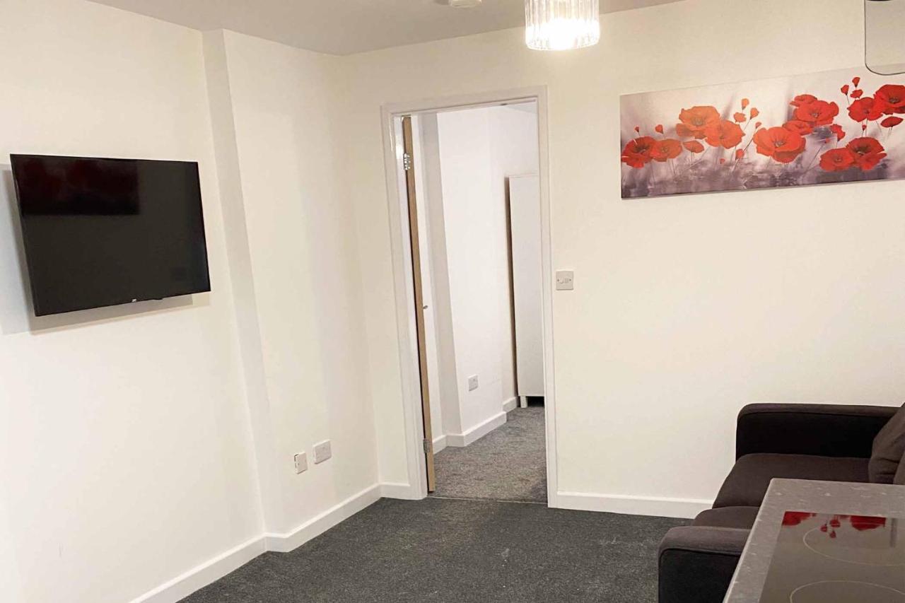 Sutton Contractor Accommodation - Warrington, St Helens Clock Face Exterior photo