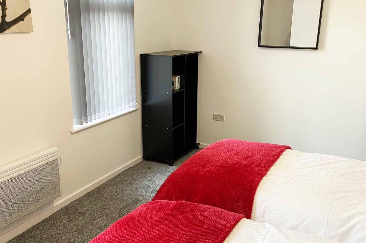 Sutton Contractor Accommodation - Warrington, St Helens Clock Face Exterior photo