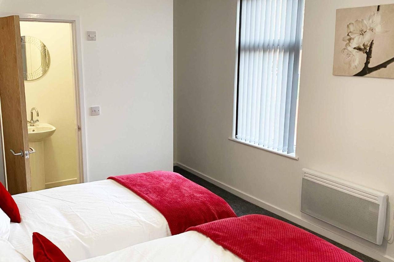 Sutton Contractor Accommodation - Warrington, St Helens Clock Face Exterior photo