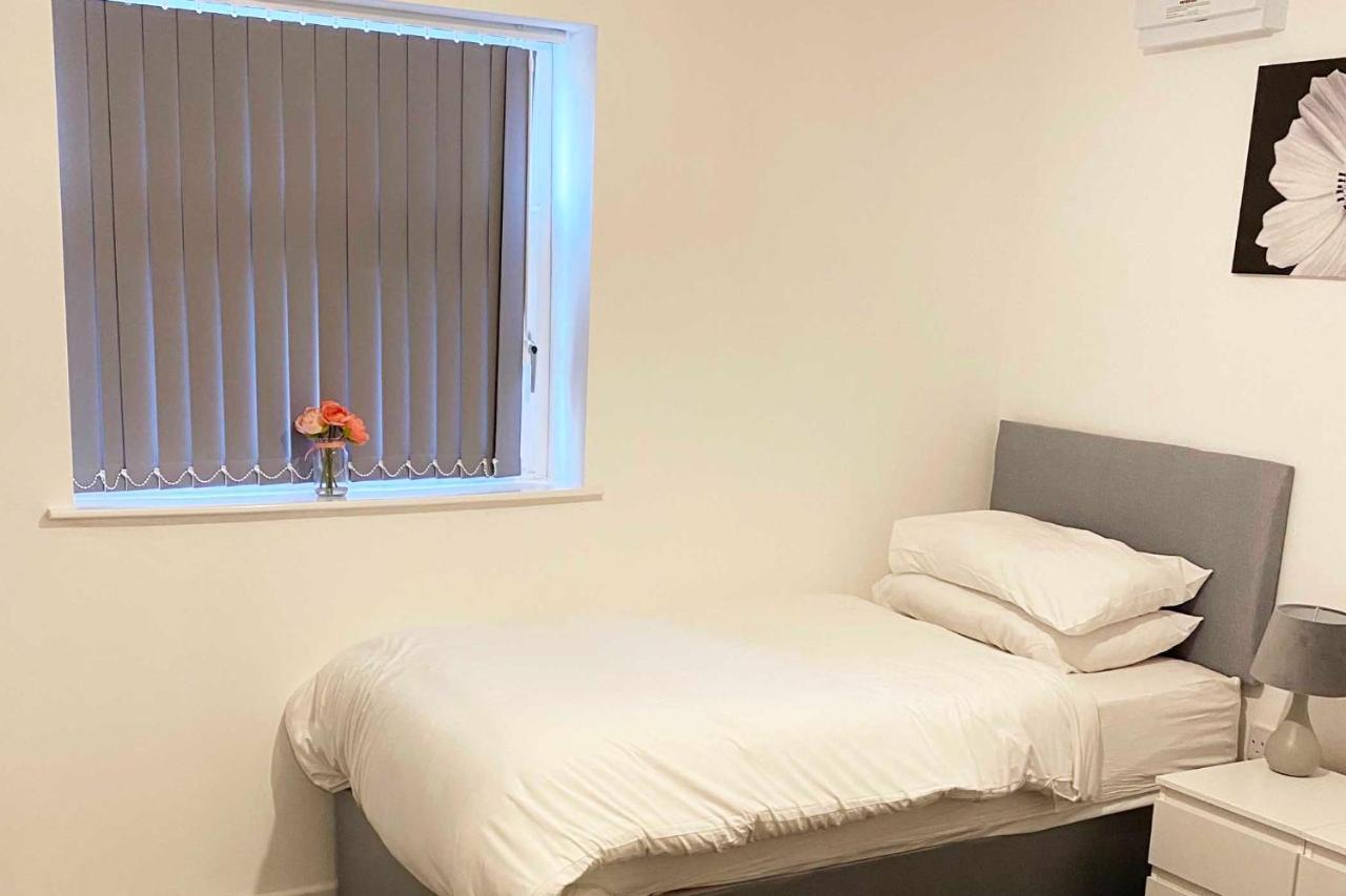 Sutton Contractor Accommodation - Warrington, St Helens Clock Face Exterior photo