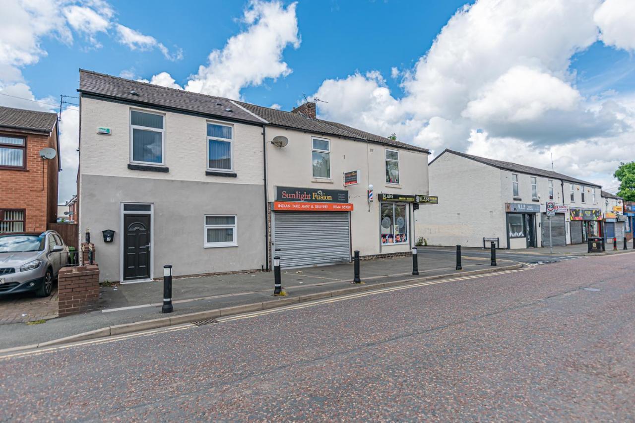 Sutton Contractor Accommodation - Warrington, St Helens Clock Face Exterior photo